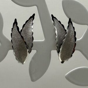 Bond Boyd Vtg 925 Silver Leaf screw back Earrings